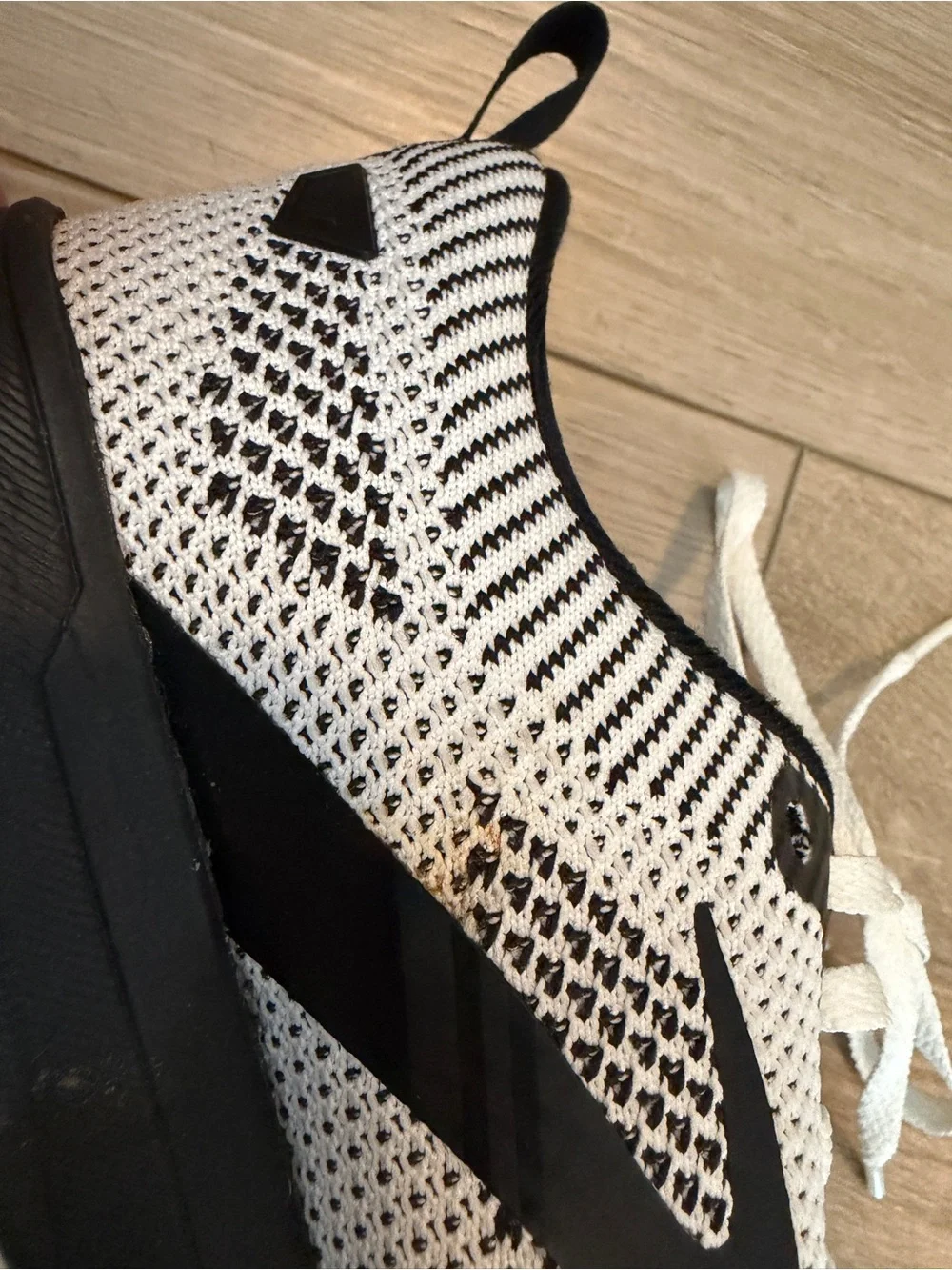 Brooks Women’s Revel 5 Sneakers Black and White Size 7